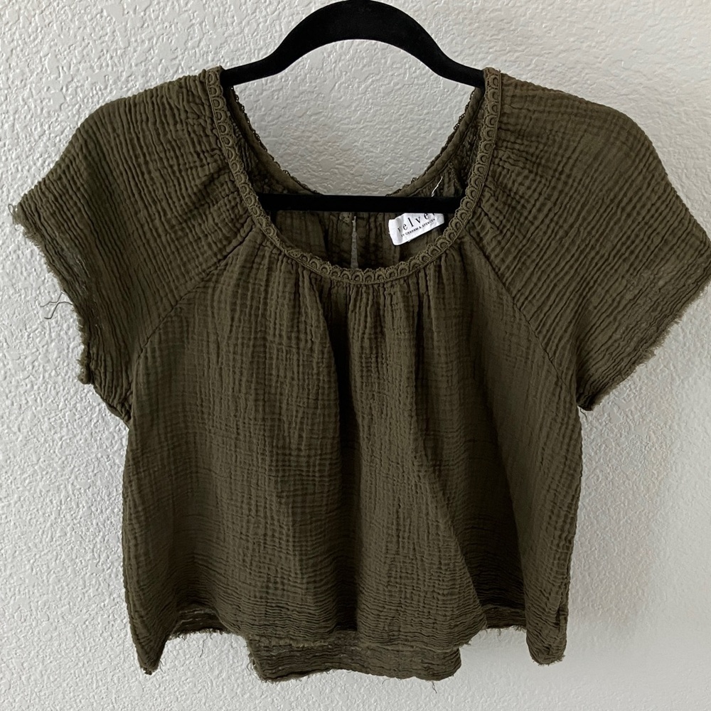 Velvet by Graham & Spencer green gauze blouse size S